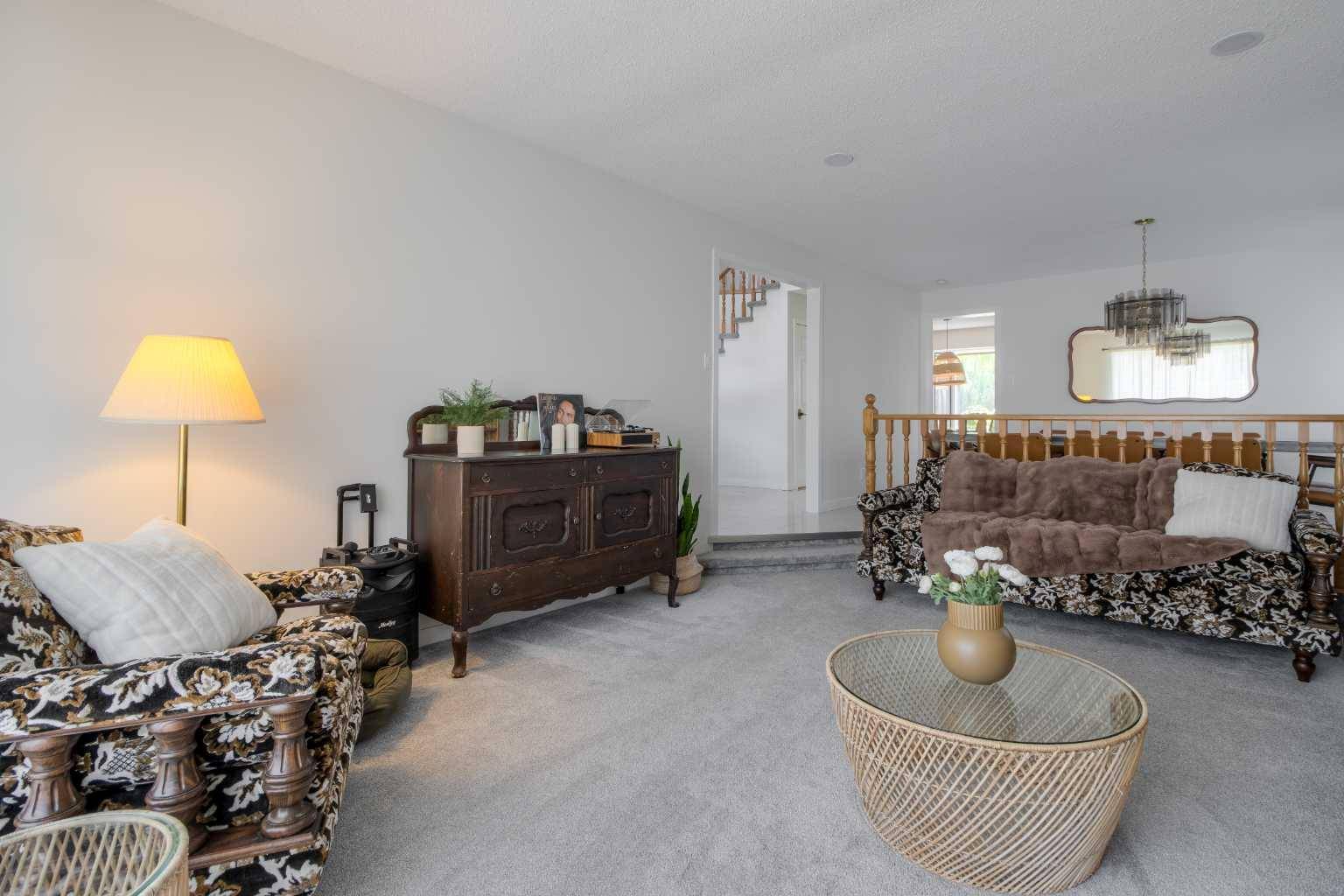 Lethbridge, AB T1K 4H4,3710 Oak DR S