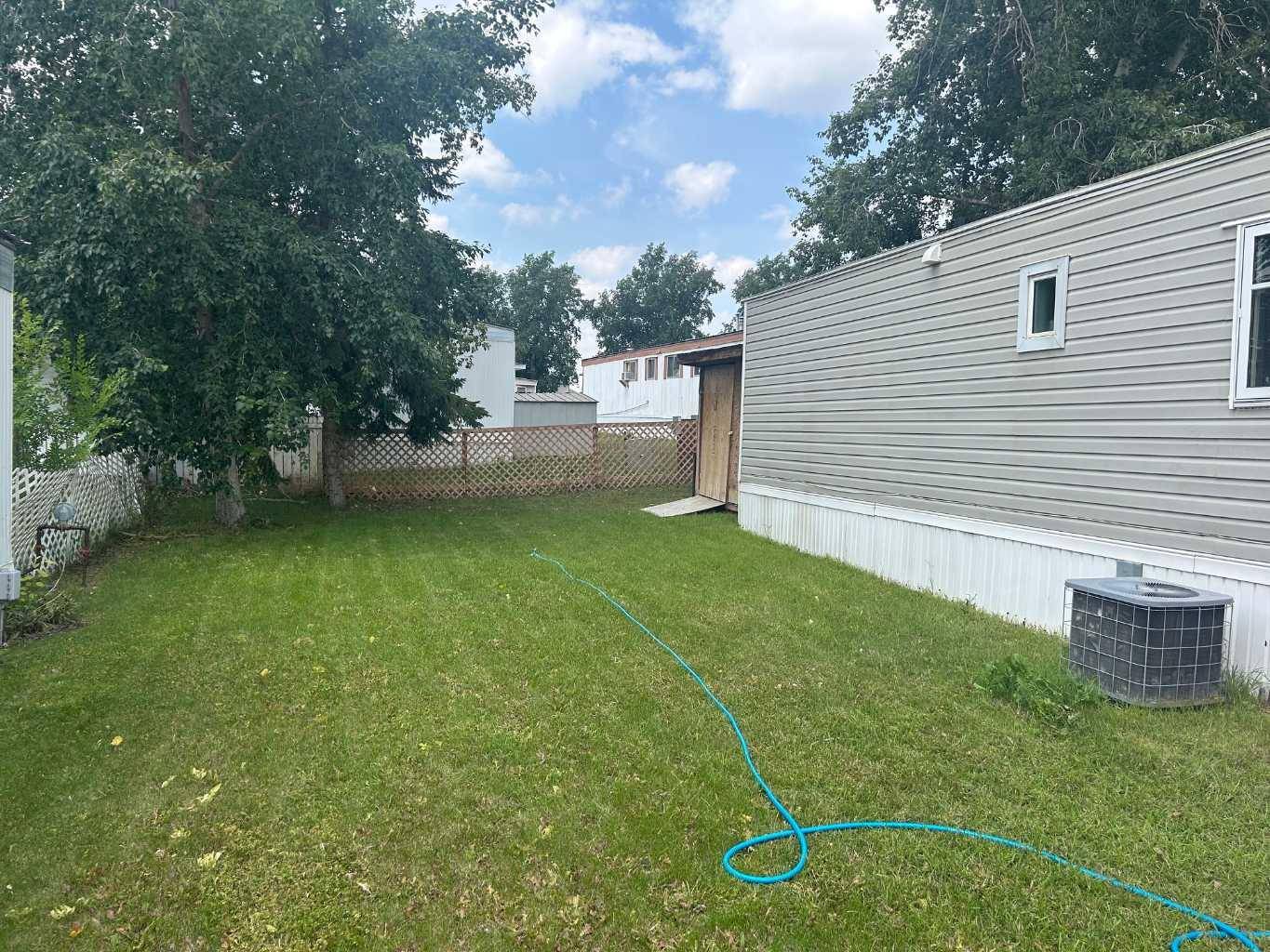 Medicine Hat, AB T1B 1J3,4000 13 AVE SE #180
