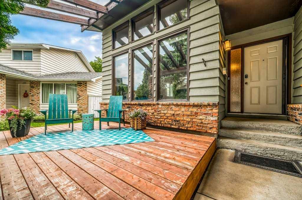Calgary, AB T3G 1X4,144 Hawkwood WAY NW