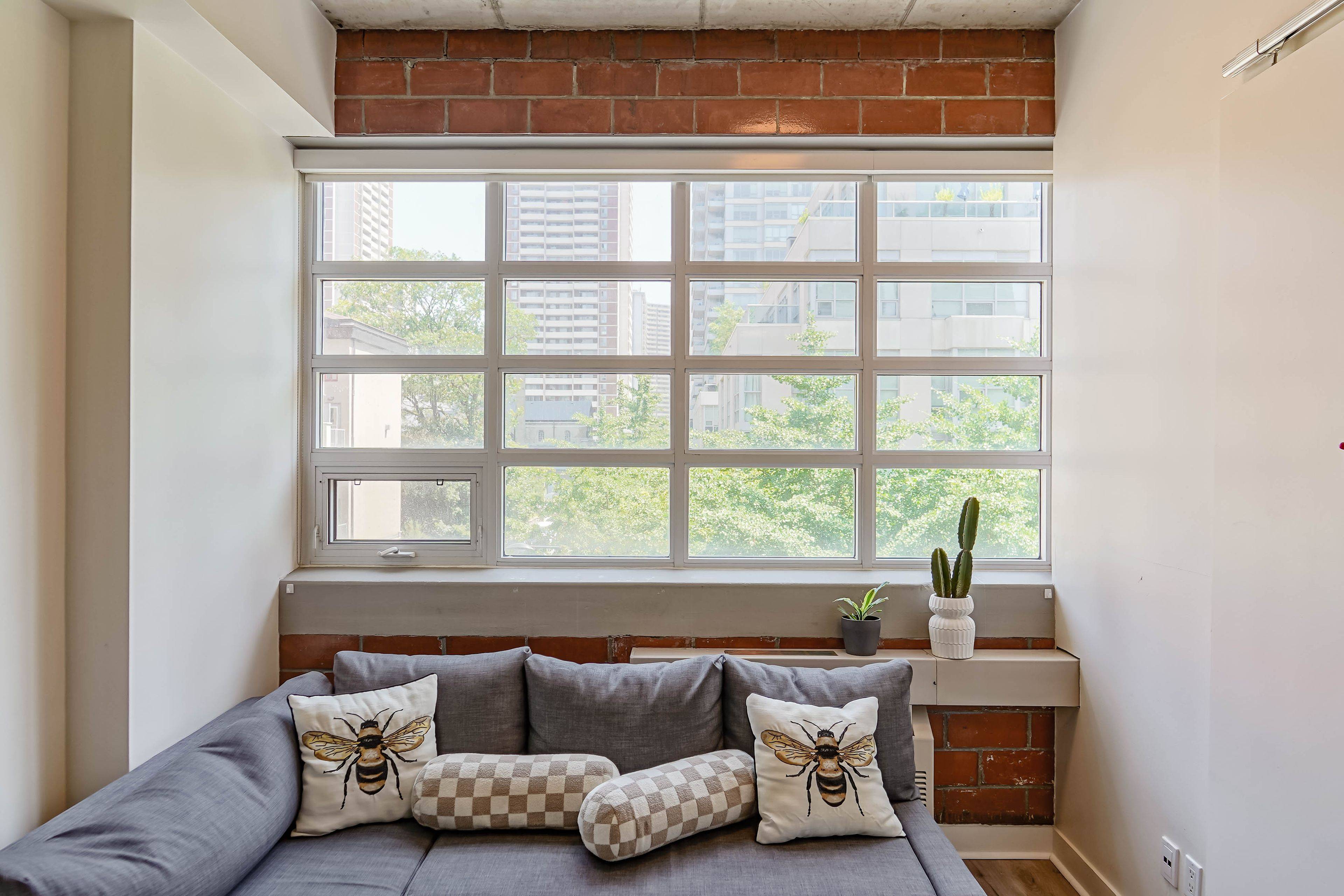 Toronto C08, ON M4Y 1B1,10 Wellesley PL #301