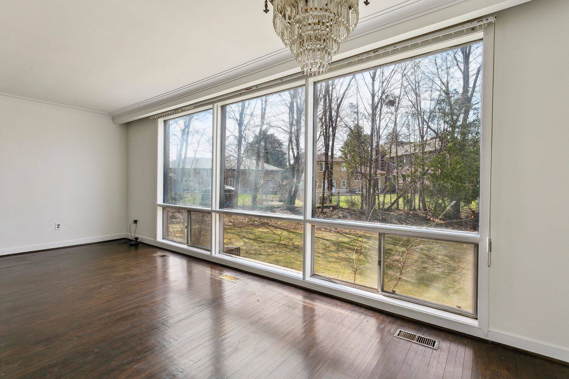 Toronto C07, ON M2R 2N8,330 Homewood AVE