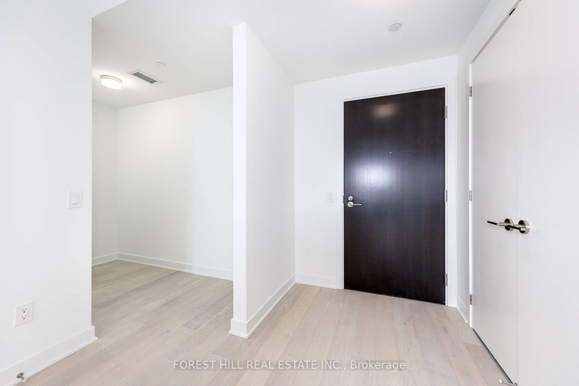 Toronto C02, ON M4W 1L2,11 Yorkville AVE #3703