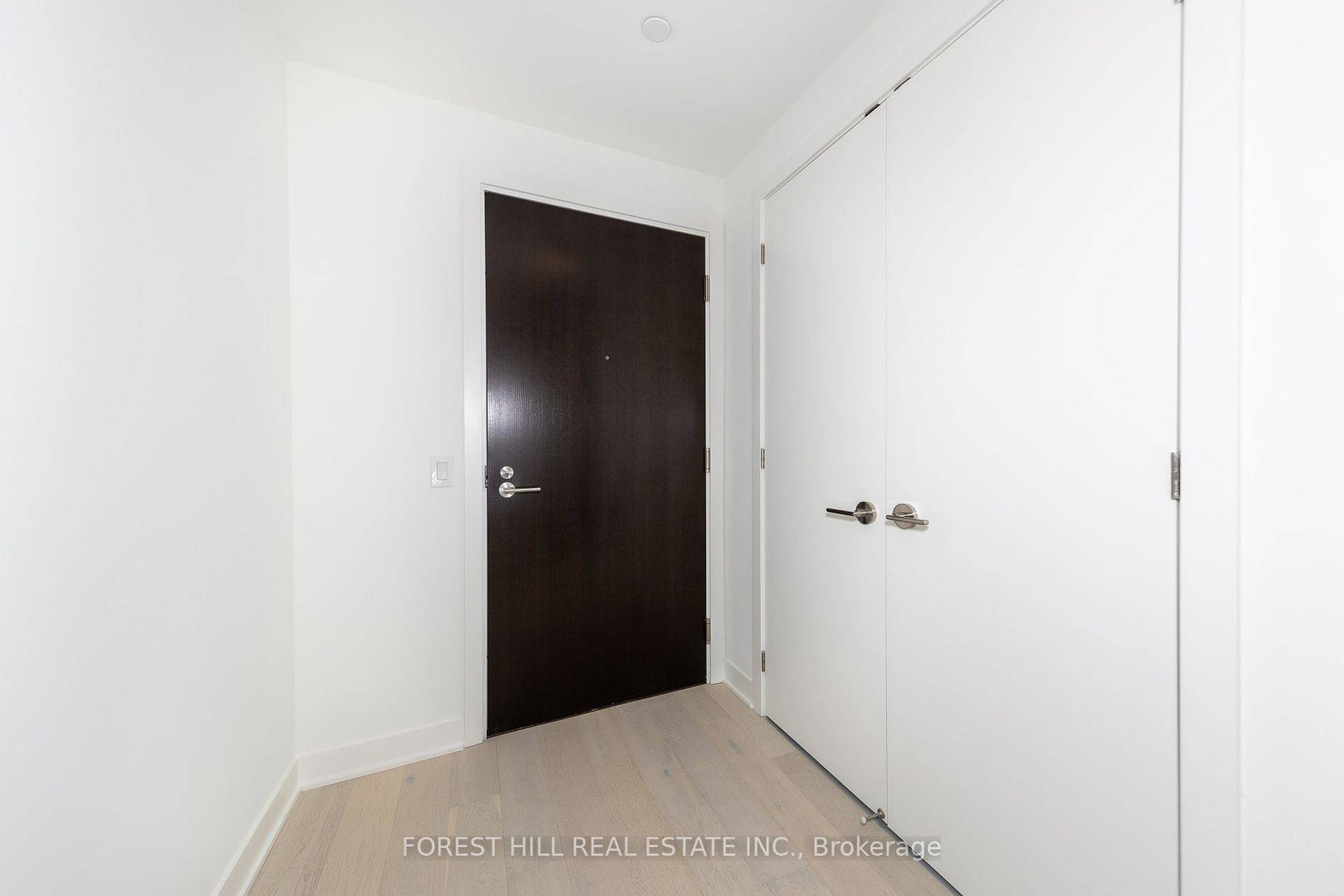Toronto C02, ON M4W 1L2,11 Yorkville AVE #3703