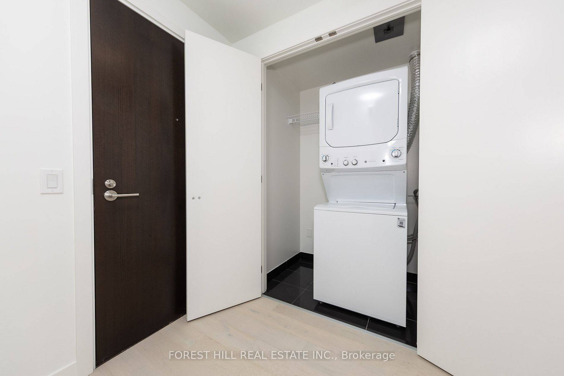 Toronto C02, ON M4W 1L2,11 Yorkville AVE #3703