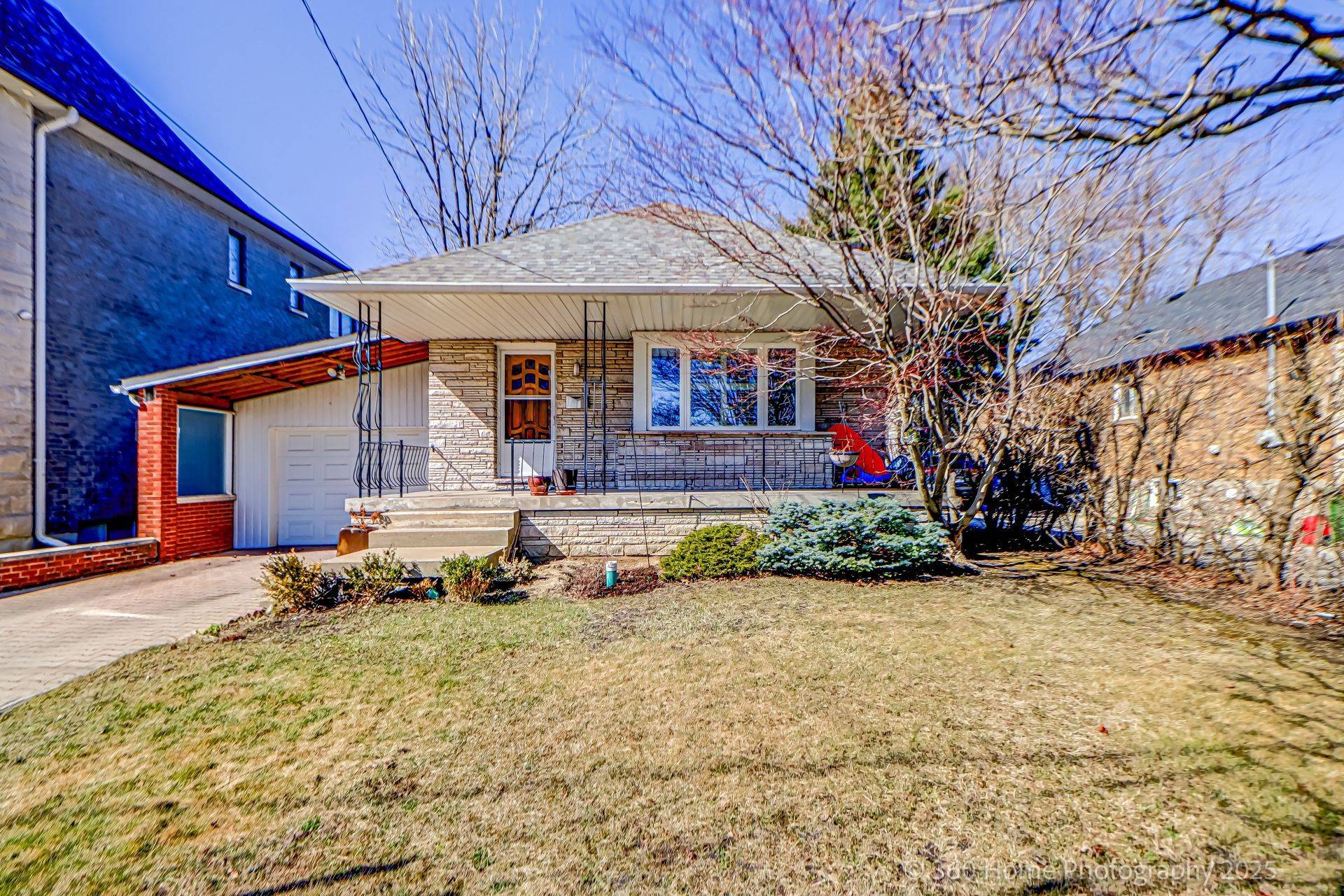 70 Ridgevale DR, Toronto C04, ON M6A 1L1