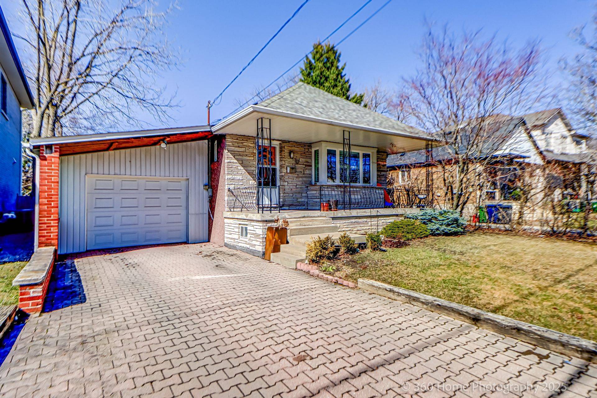 Toronto C04, ON M6A 1L1,70 Ridgevale DR