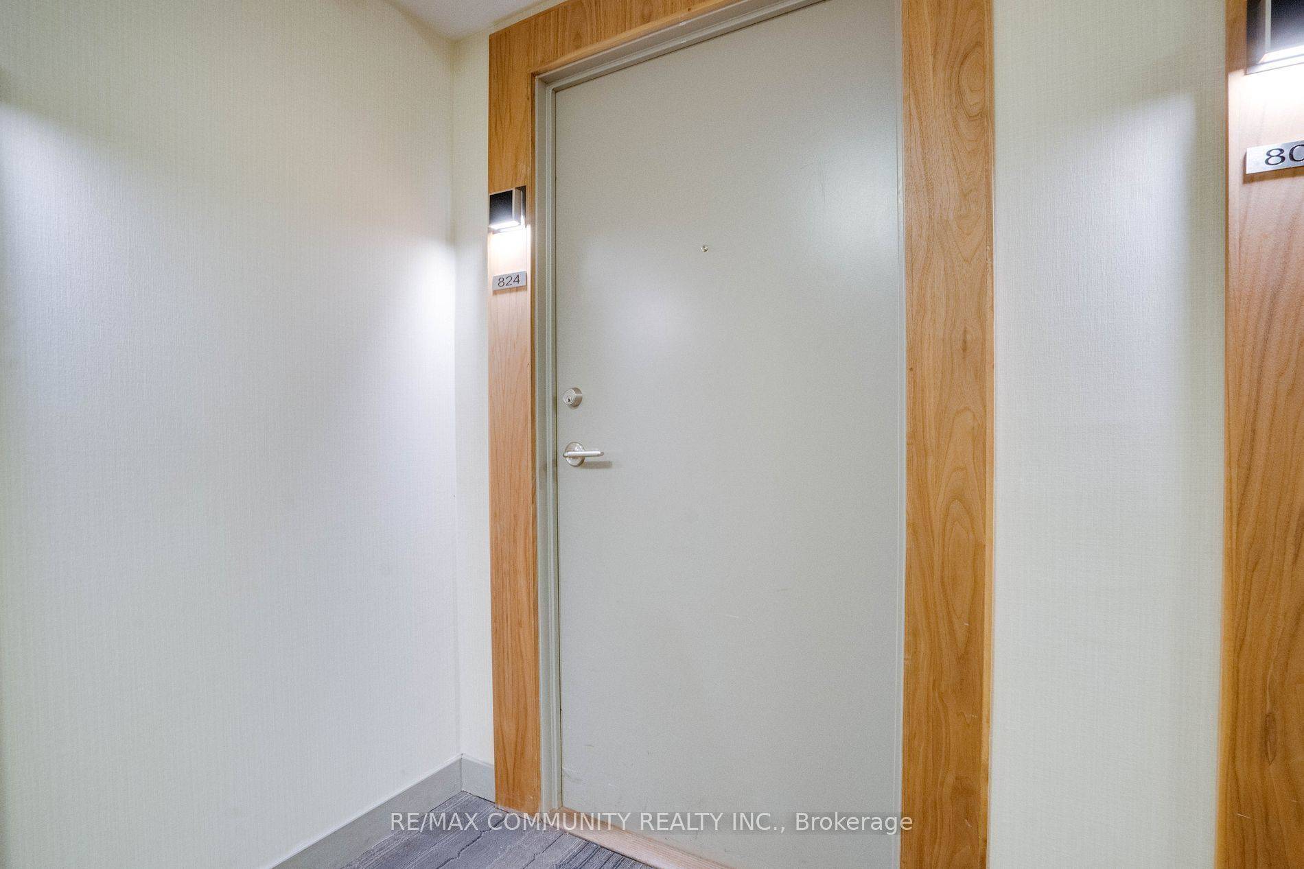 Toronto C01, ON M5V 1P7,295 Adelaide ST W #824