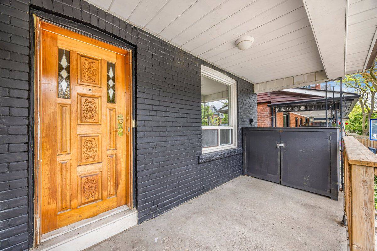 Toronto C02, ON M6G 2S3,889 Palmerston AVE