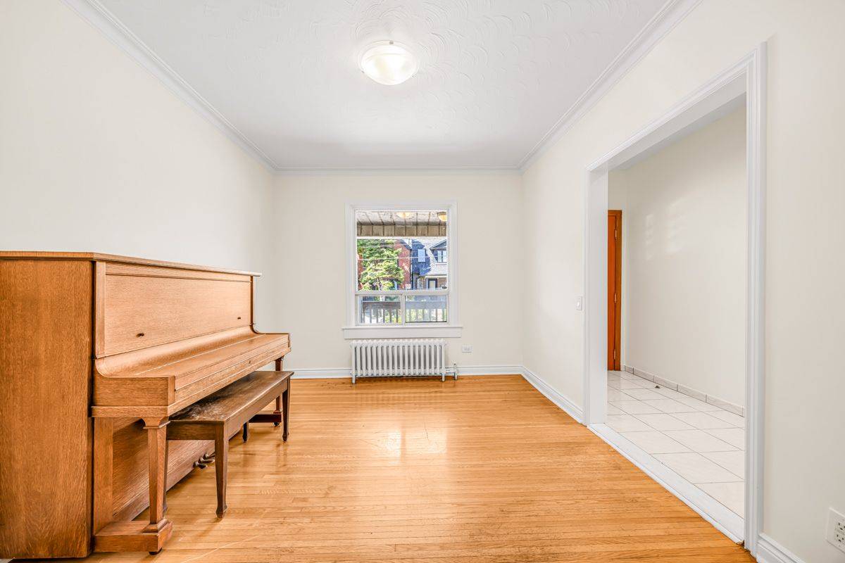Toronto C02, ON M6G 2S3,889 Palmerston AVE