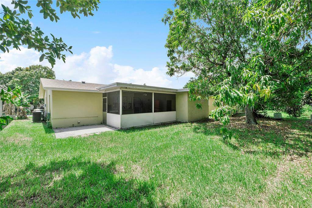 Tamarac, FL 33319,5618 NW 49th Ave