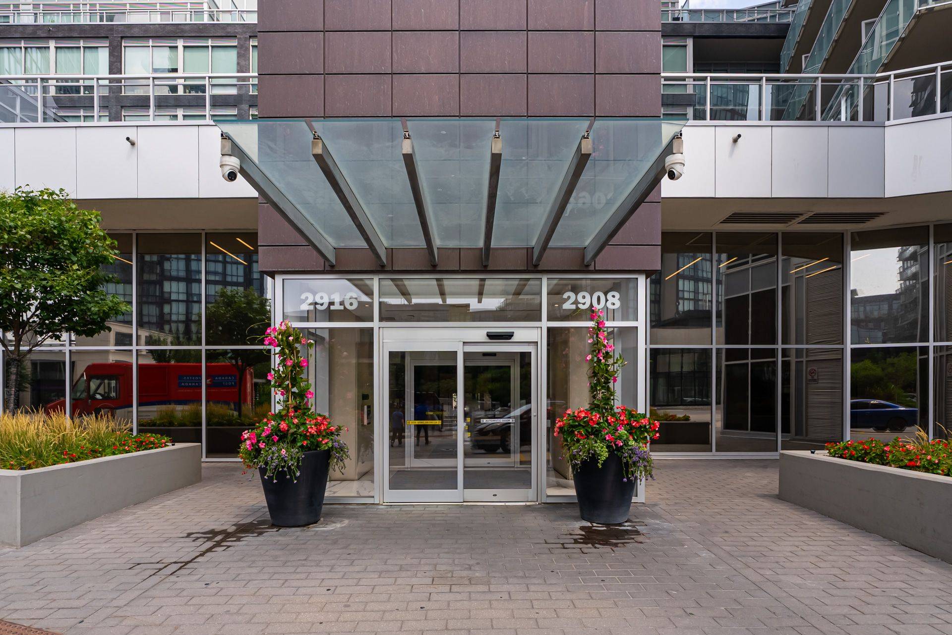 Vaughan, ON L4K 0K5,2908 Highway 7 RD #616E