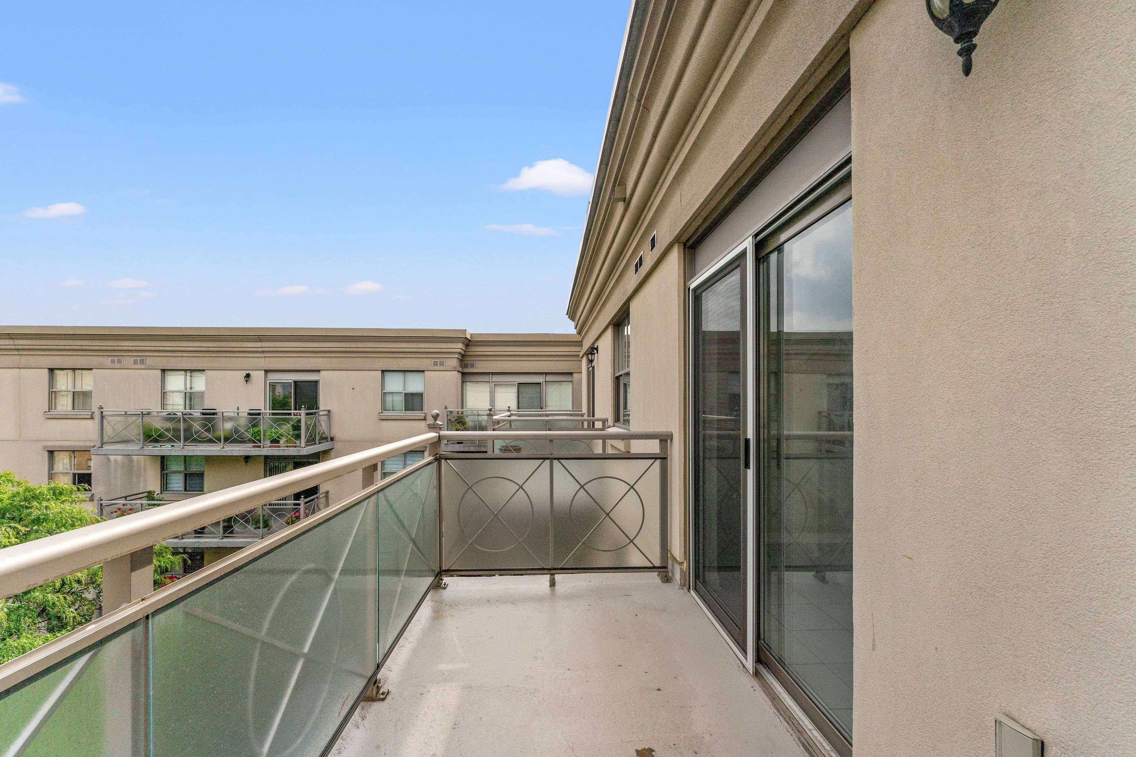 Vaughan, ON L4K 5N7,2500 Rutherford RD #502