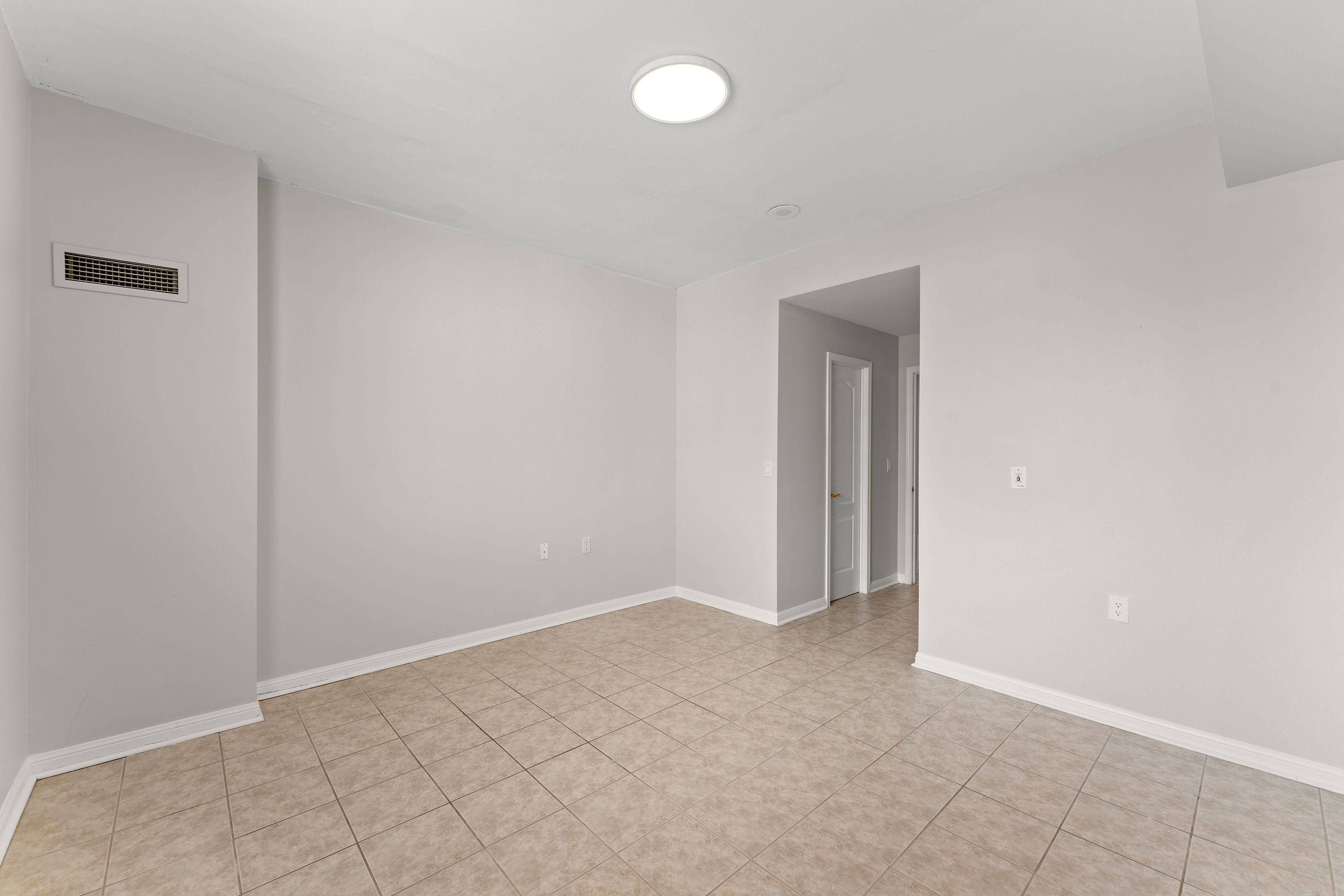 Vaughan, ON L4K 5N7,2500 Rutherford RD #502