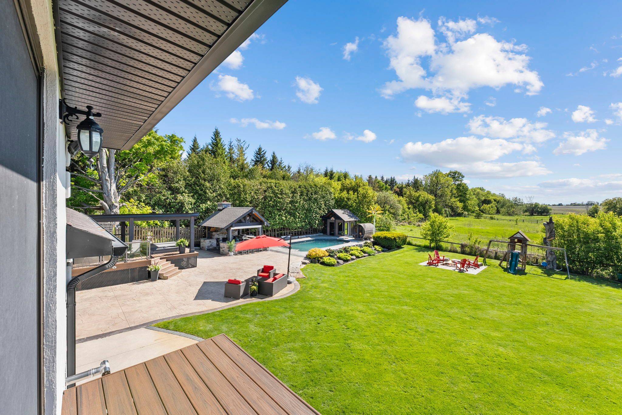 East Gwillimbury, ON L0G 1R0,21002 Leslie ST
