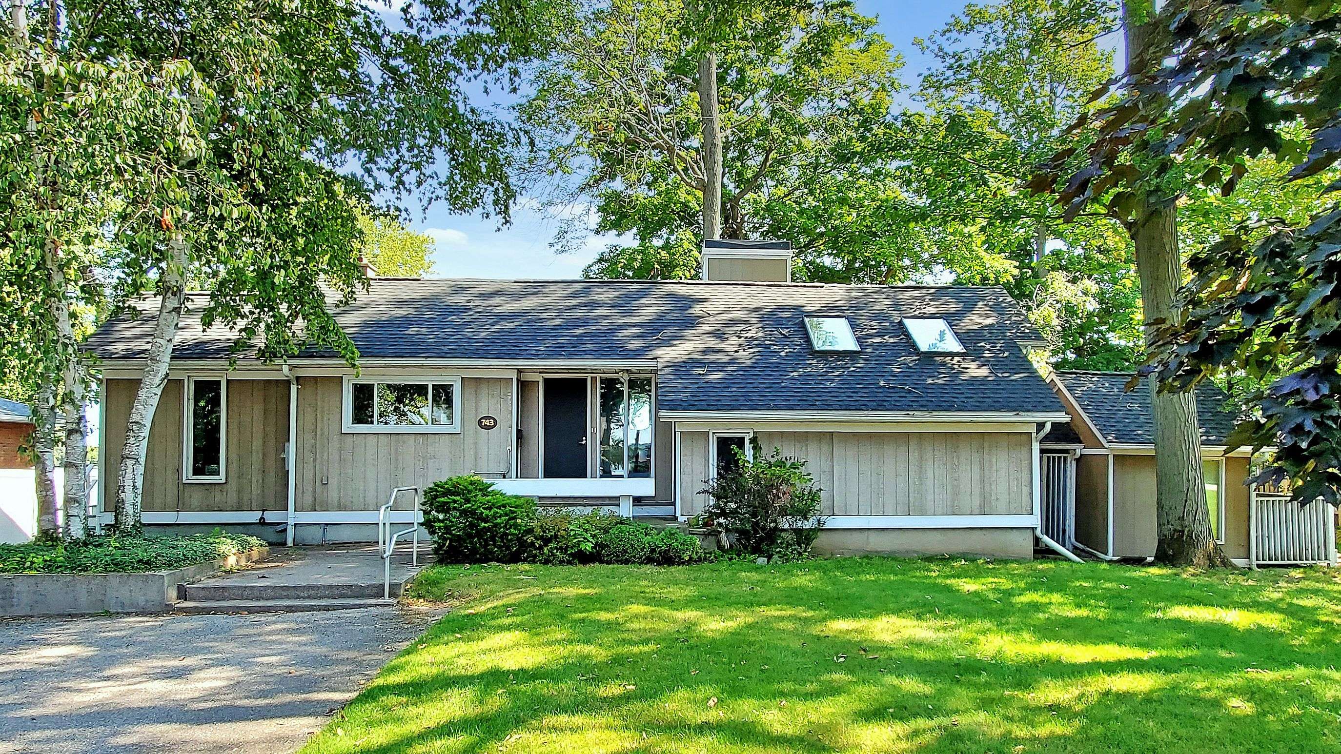Orillia, ON L3V 6P1,743 Broadview AVE