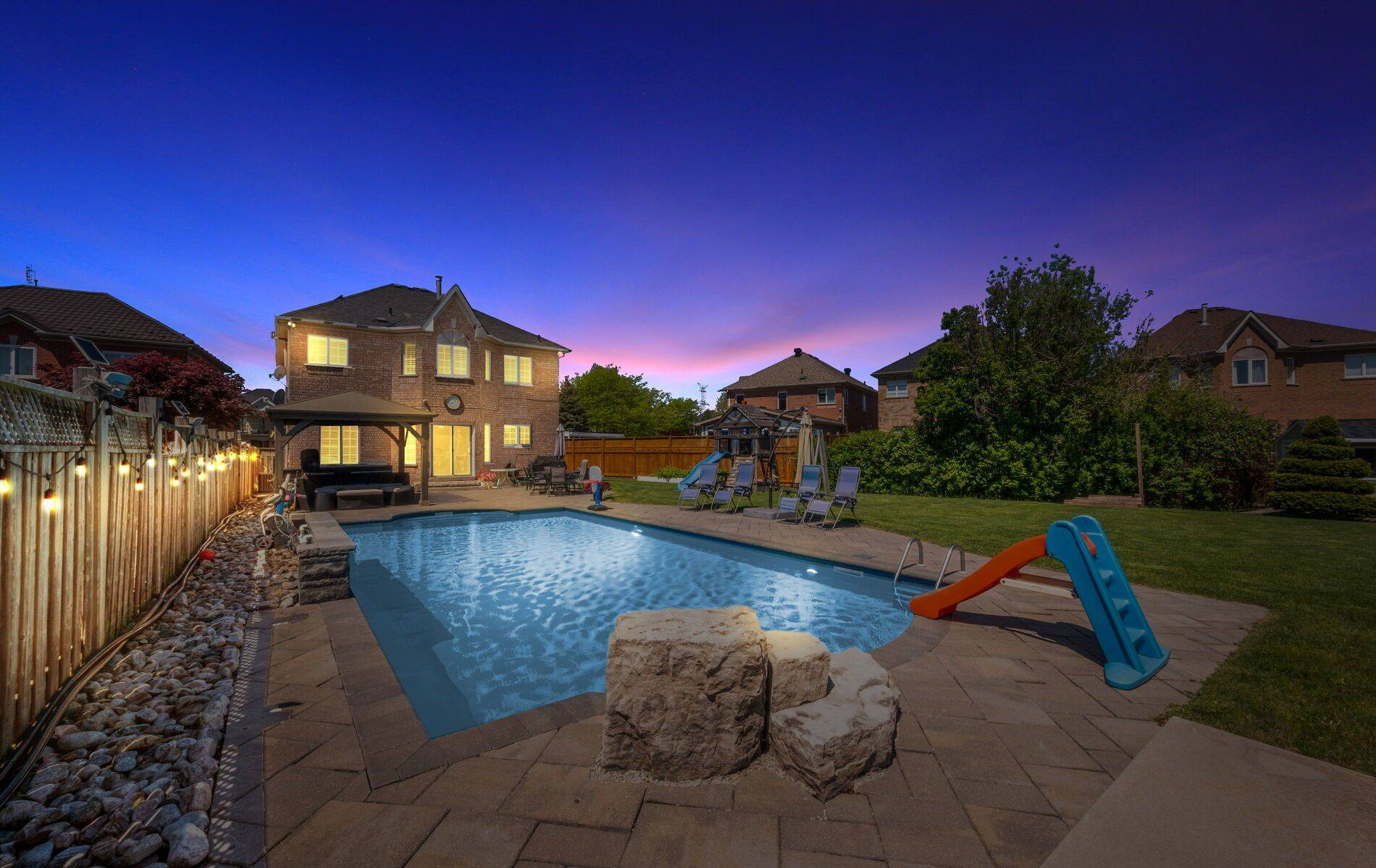 Mississauga, ON L5N 7Z3,1376 Avon DR