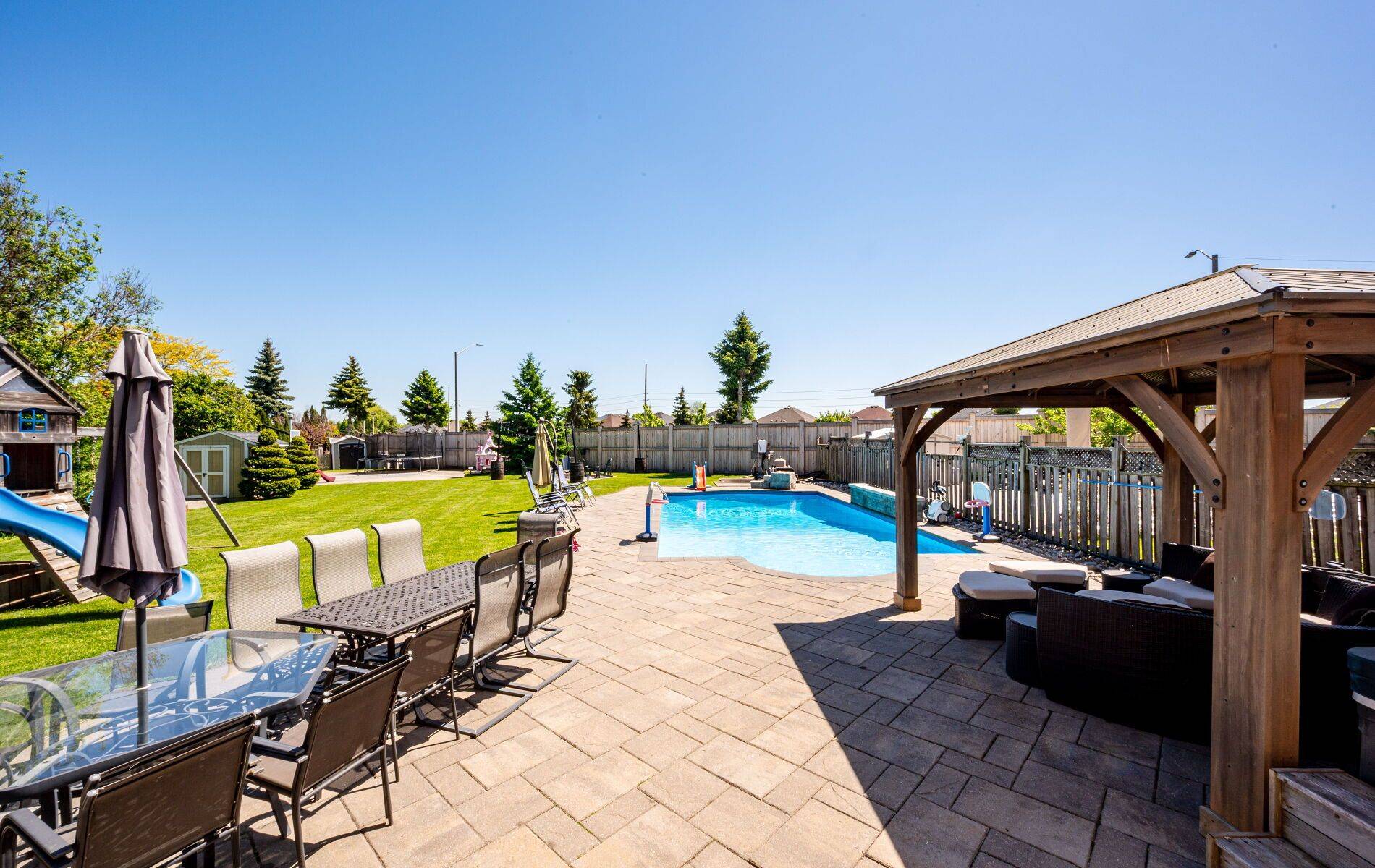 Mississauga, ON L5N 7Z3,1376 Avon DR