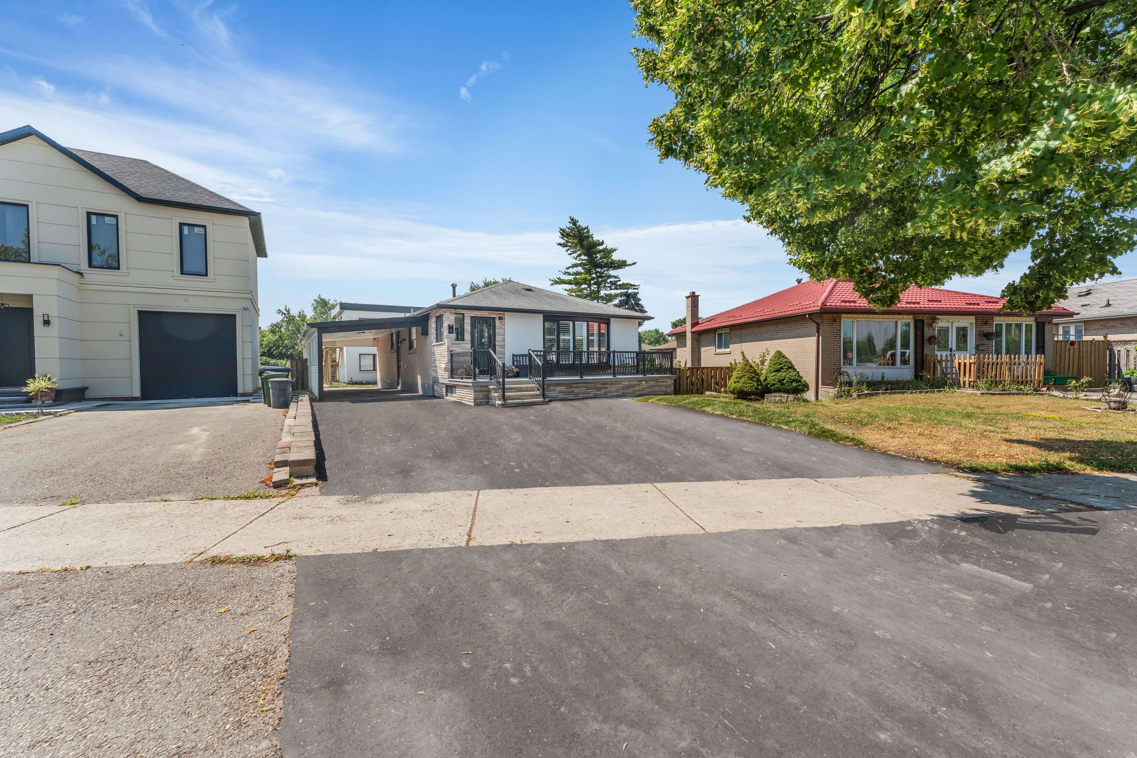 Toronto W10, ON M9V 2J4,55 Dorward DR