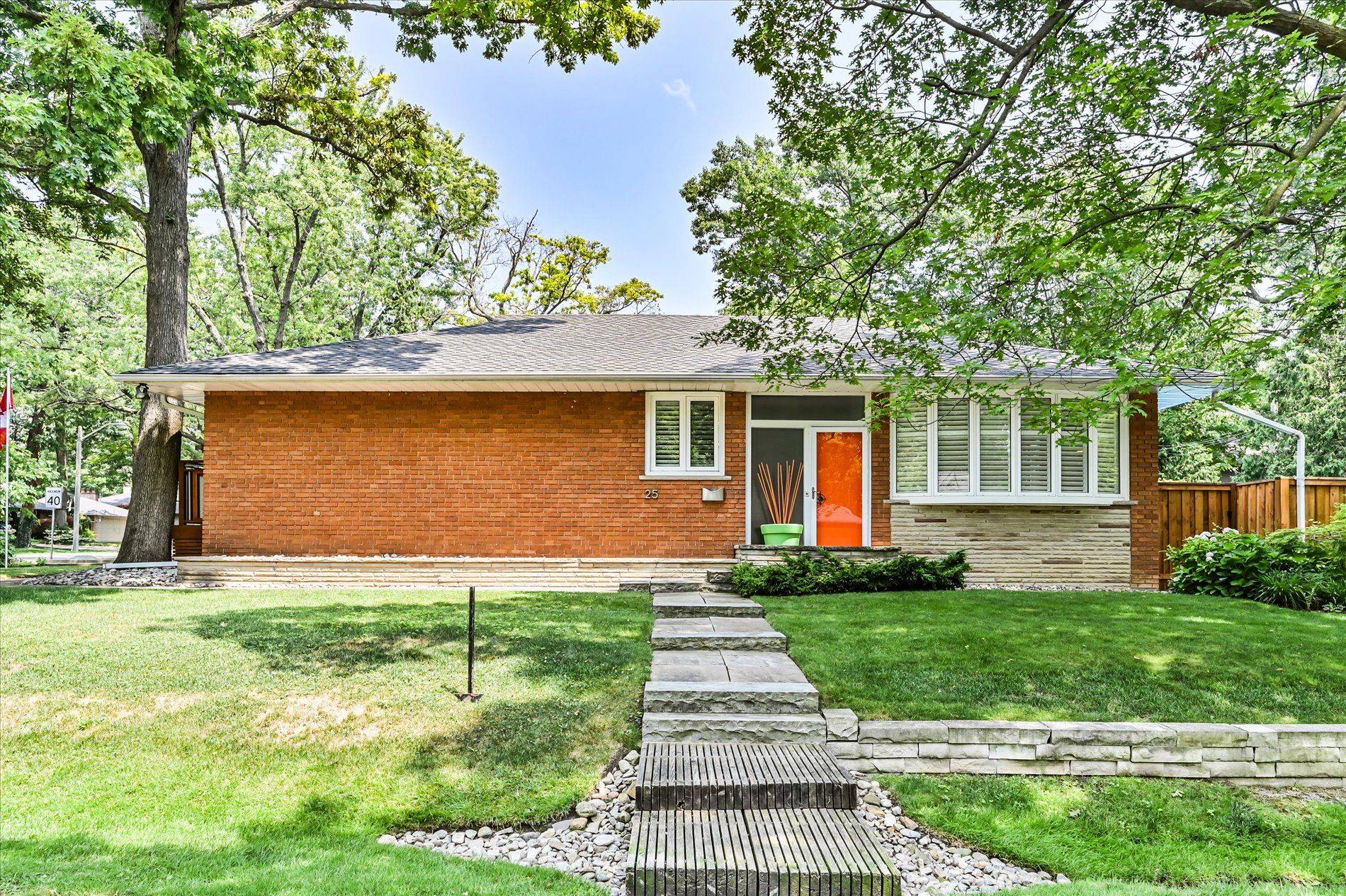 Toronto W08, ON M9B 5X1,25 Ashford DR