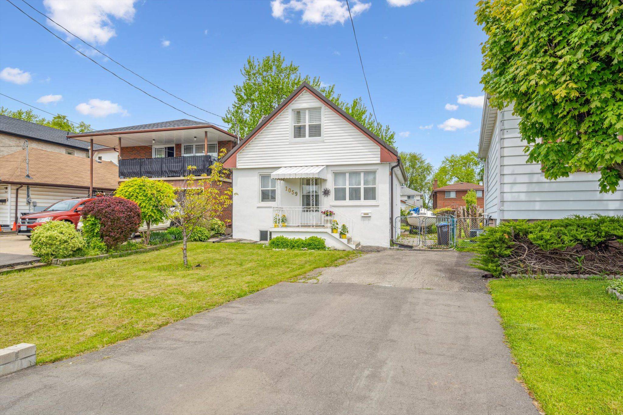 Mississauga, ON L5E 1X5,1059 Westmount AVE