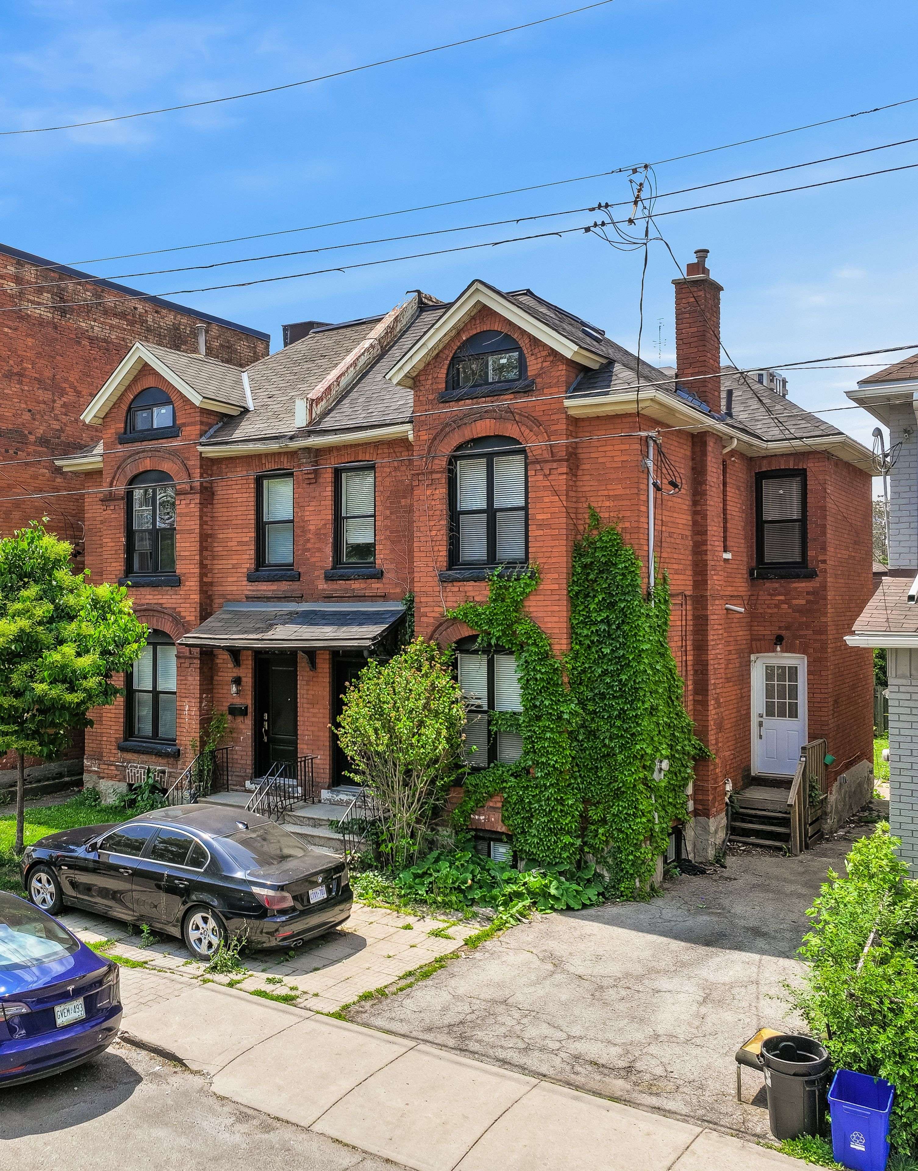 29 Ashley ST, Hamilton, ON L8L 5S5