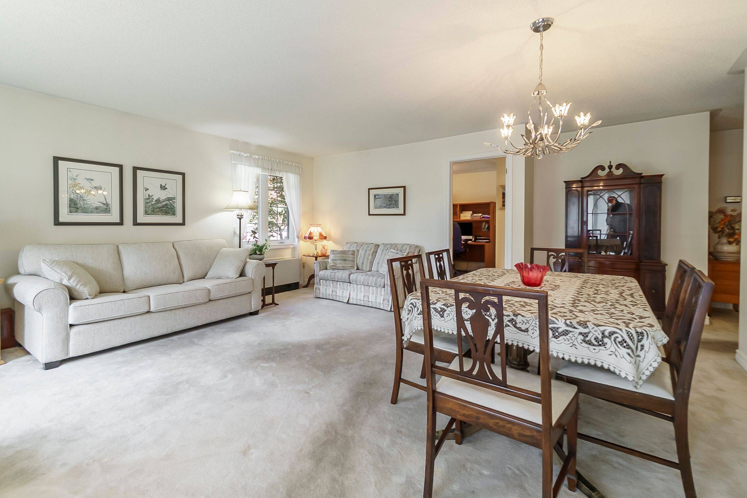 Peterborough East, ON K9H 7J9,680 Whitaker ST #2
