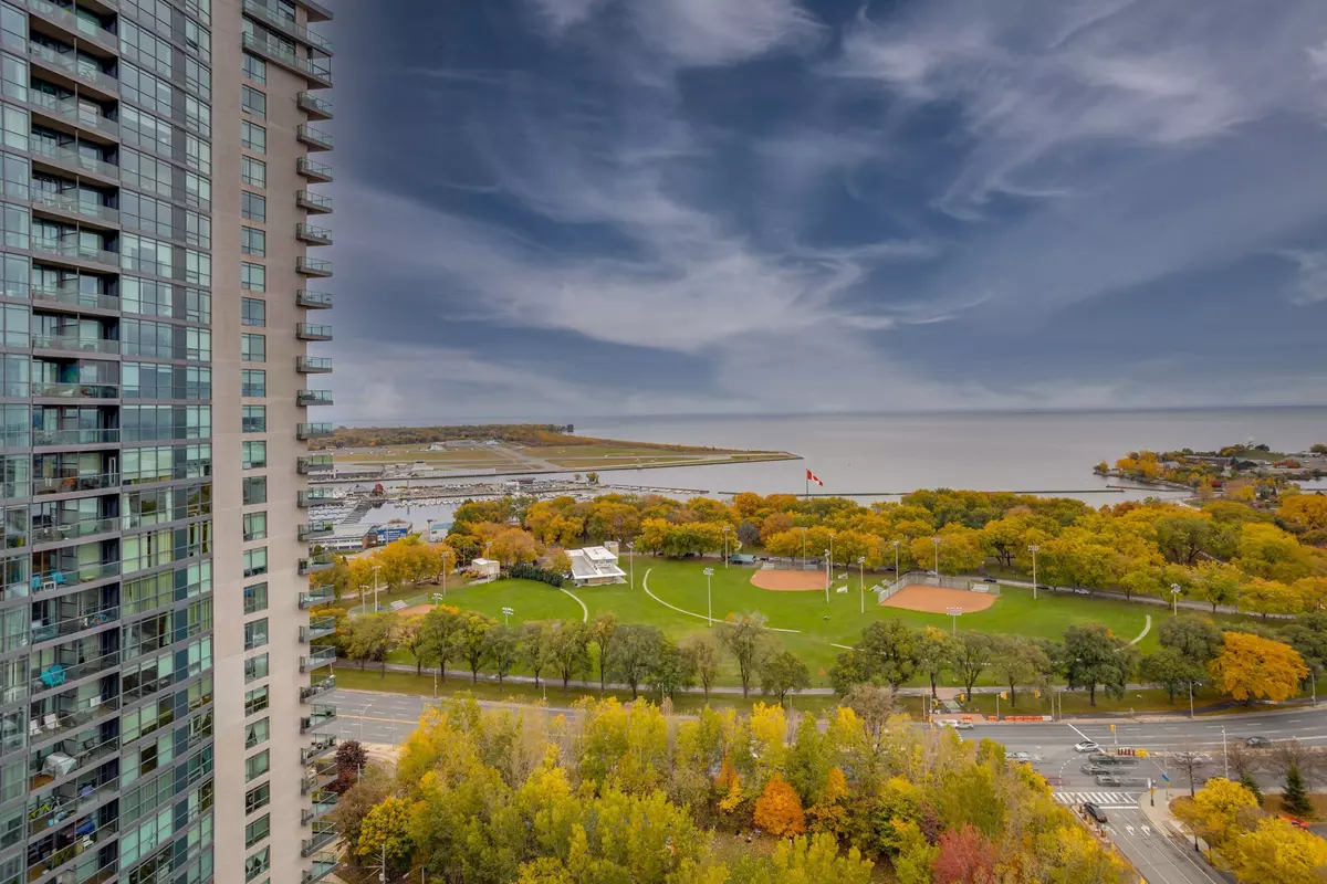 Toronto C01, ON M5V 1B2,231 Fort York BLVD #2603