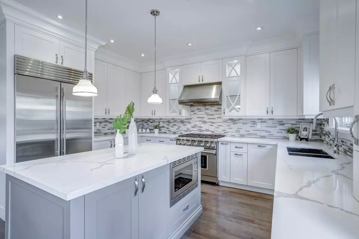 Toronto C04, ON M5M 1B7,352B Lawrence AVE W
