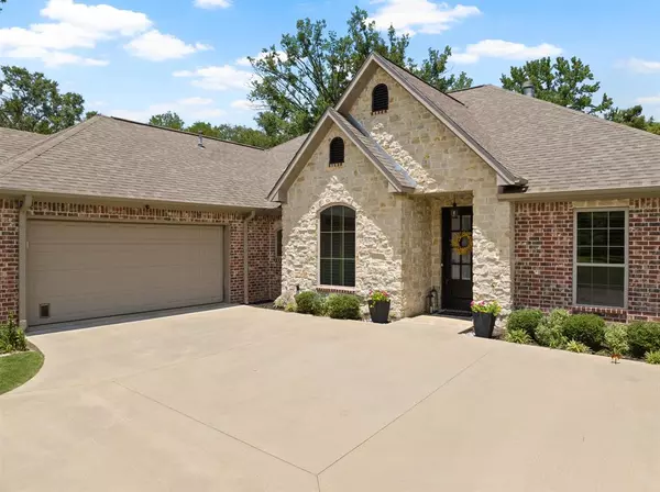 Mount Pleasant, TX 75455,909 Holly Hill