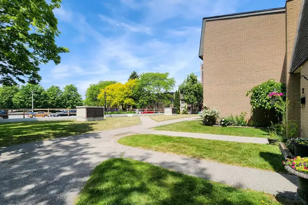 Pickering, ON L1W 1J3,1235 Radom ST #73