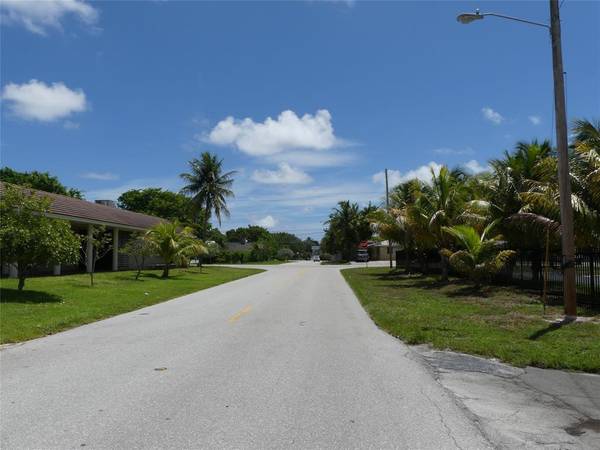 925 SE 1st St, Pompano Beach, FL 33060