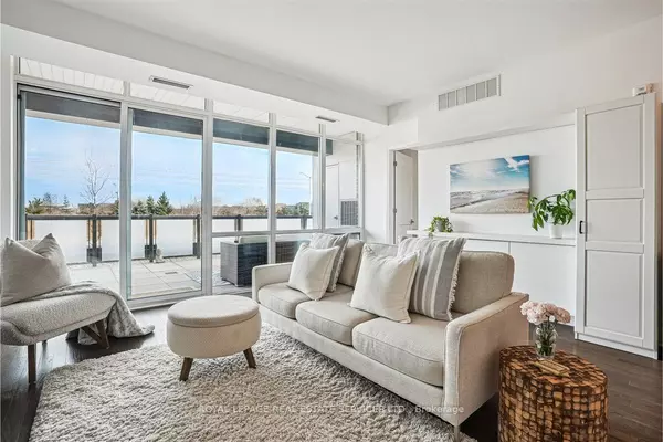 Oakville, ON L6M 5K6,3028 Creekshore Common #105