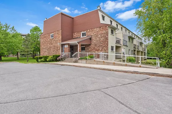 Kingston, ON K7P 1A3,1010 Pembridge CRES #102