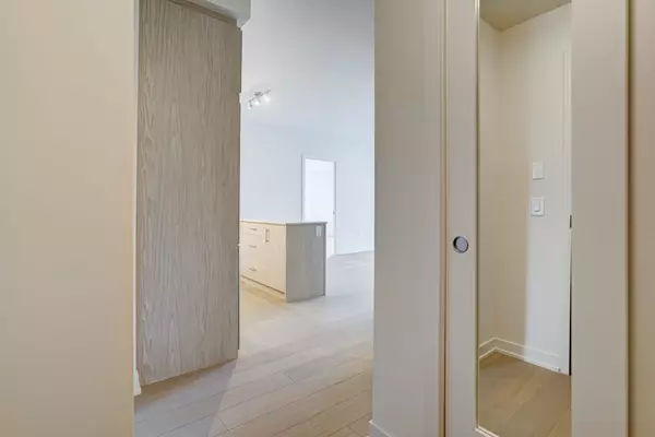 Hamilton, ON L8R 3N9,212 King William ST #1205