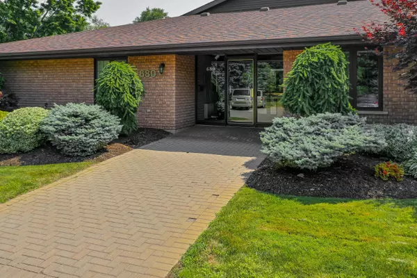 Peterborough East, ON K9H 7J9,680 Whitaker ST #2