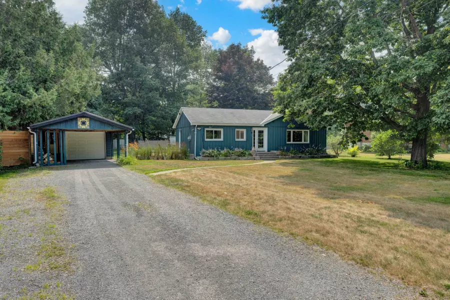 18 LODGE RD, Quinte West, ON K0K 1L0