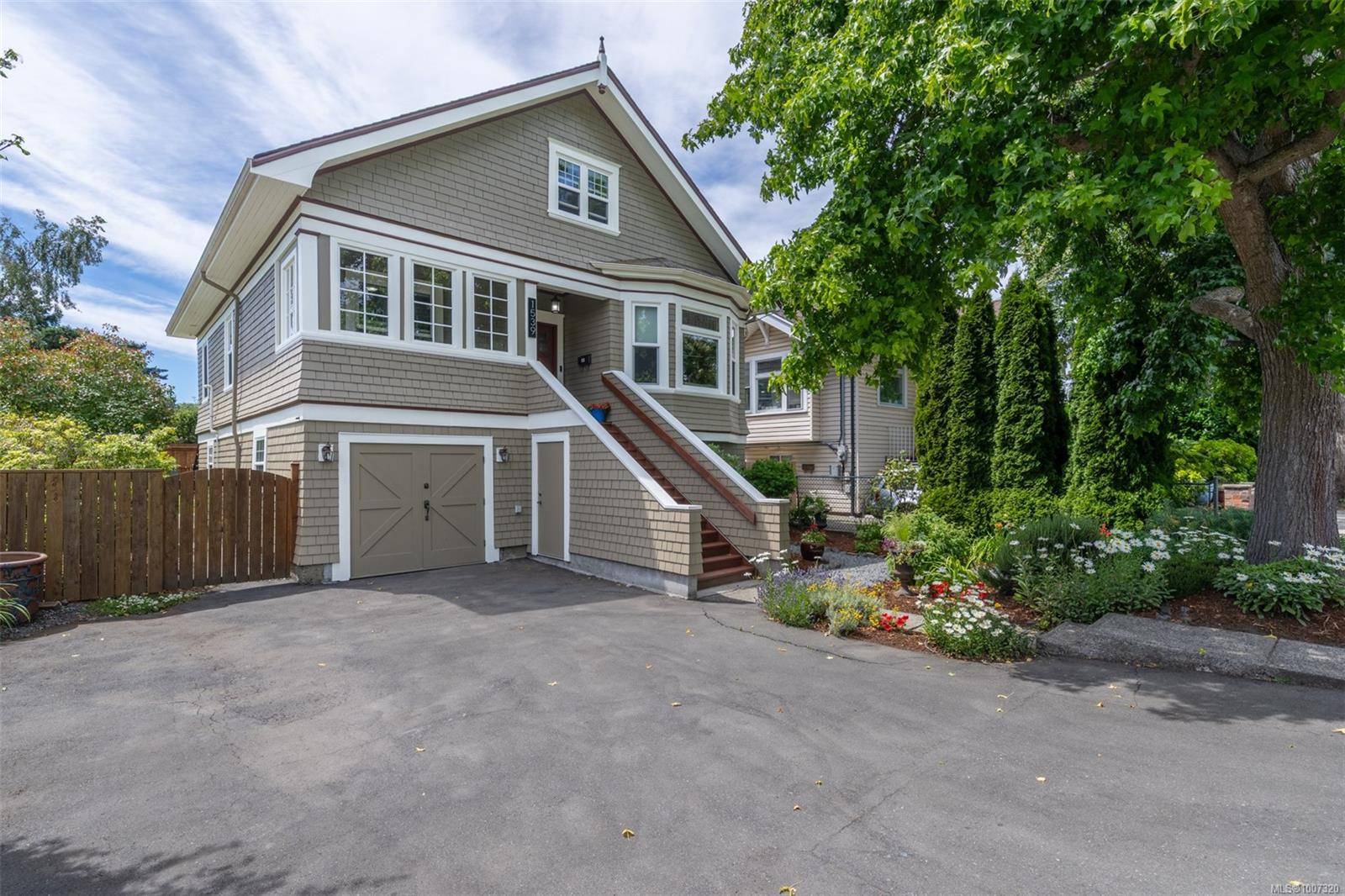 Victoria, BC V8R 2B3,1539 Bay St