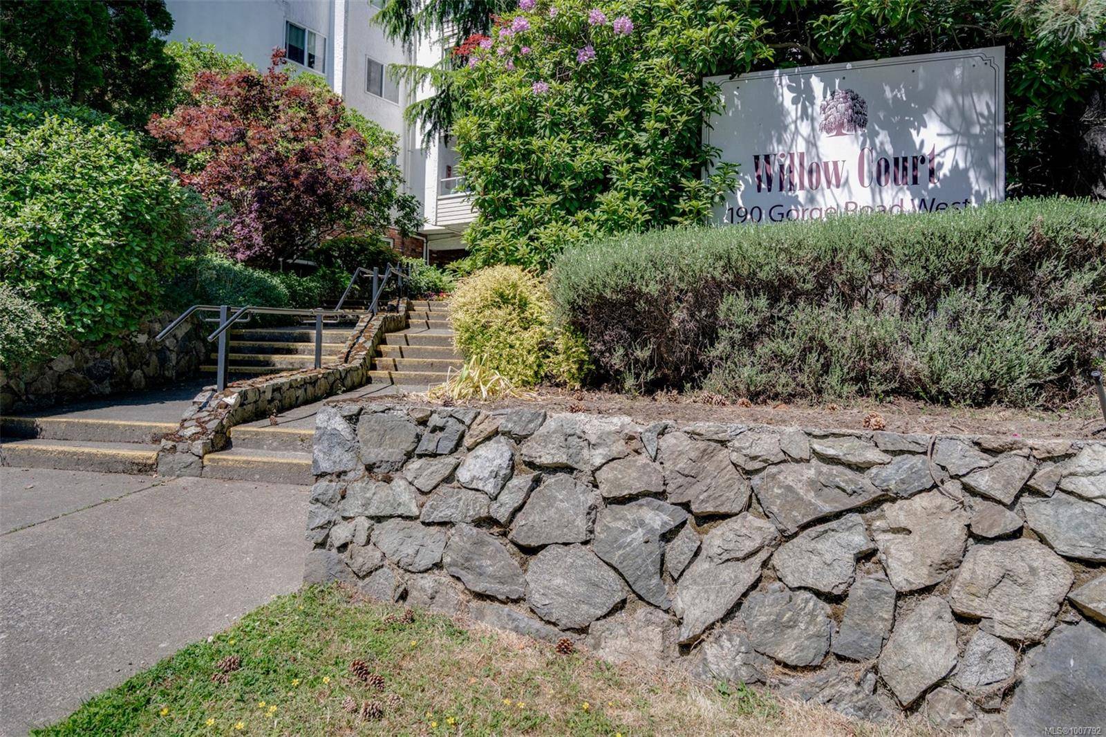 Saanich, BC V9A 1M4,190 Gorge Rd W #301