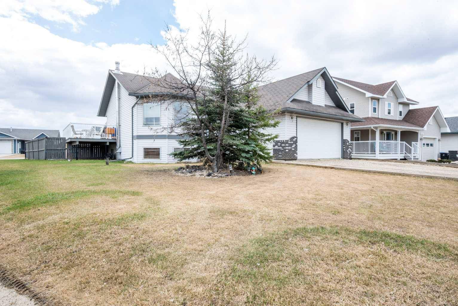 1052 10 ST, Beaverlodge, AB T0H 0C0