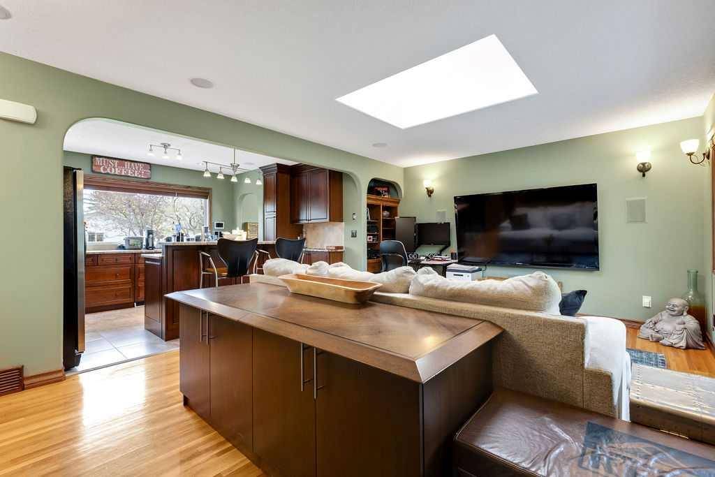 Calgary, AB T3E4L1,2756 Grant CRES Southwest