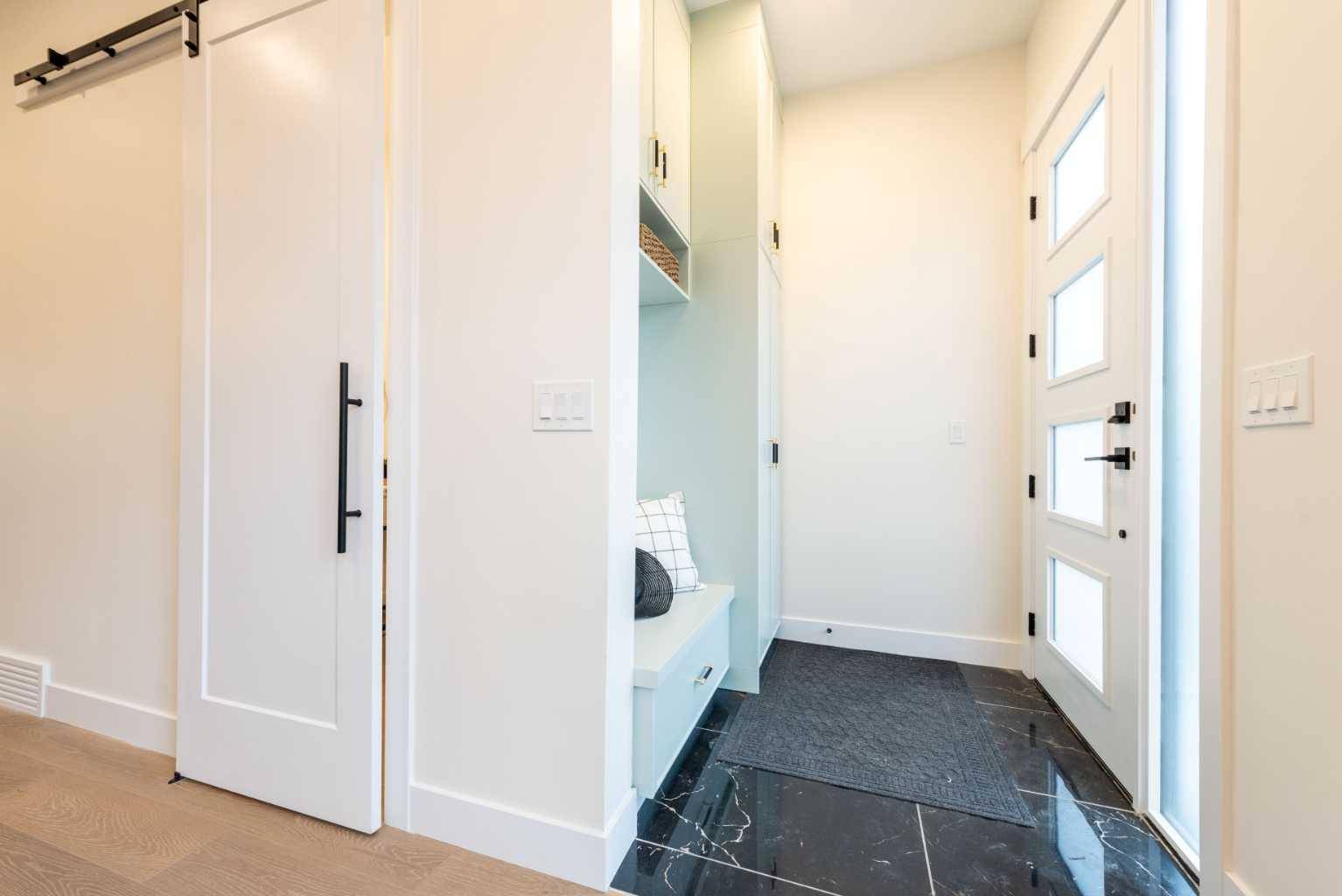 Calgary, AB T3C 0V2,3016 13 AVE SW