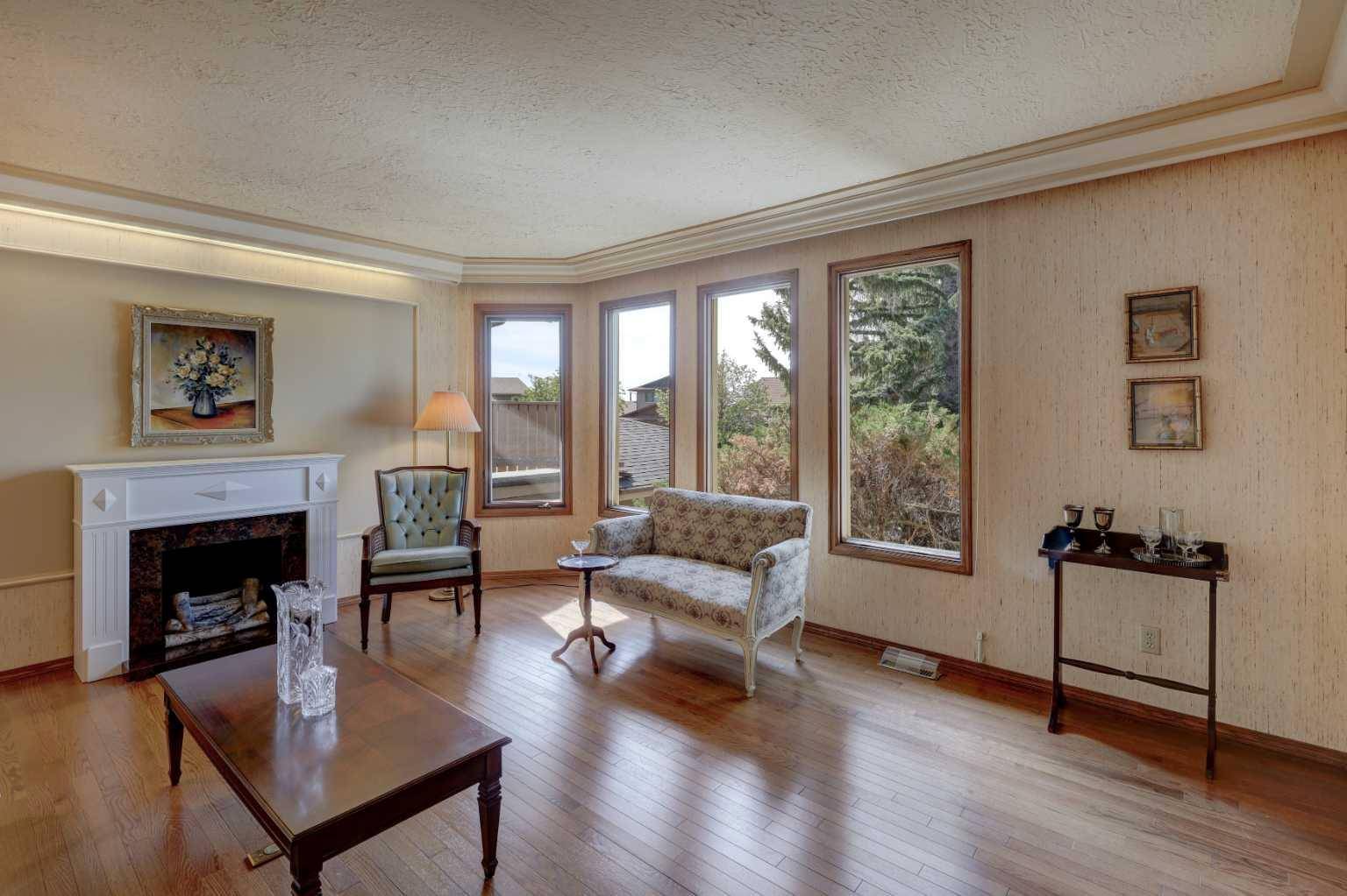 Calgary, AB T3A 2Y4,76 Edgeland RD NW