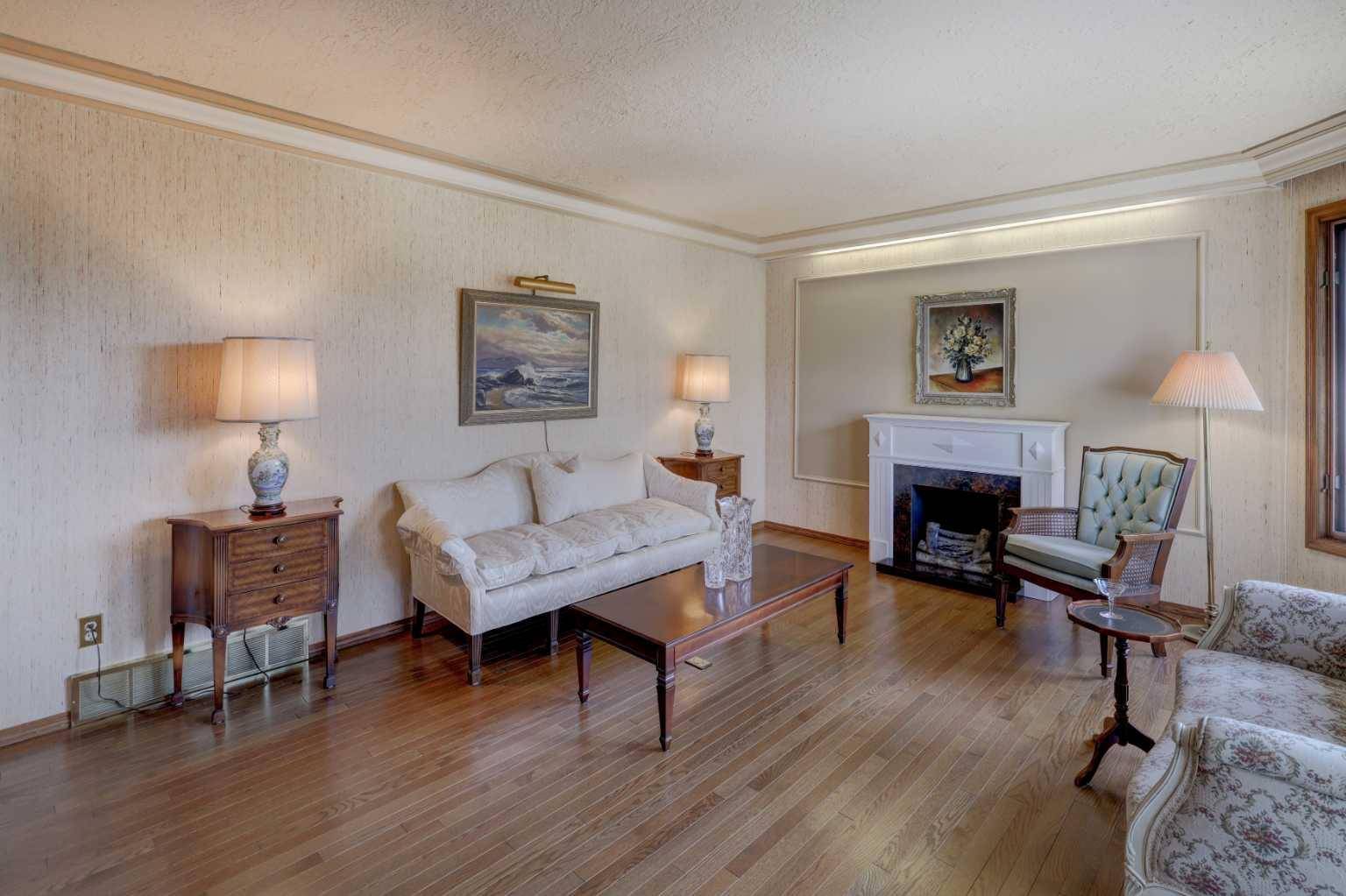 Calgary, AB T3A 2Y4,76 Edgeland RD NW