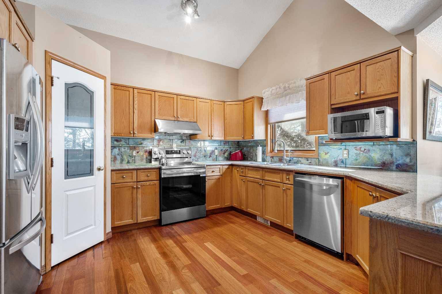Calgary, AB T3A 5J1,122 Hampstead Close Northwest
