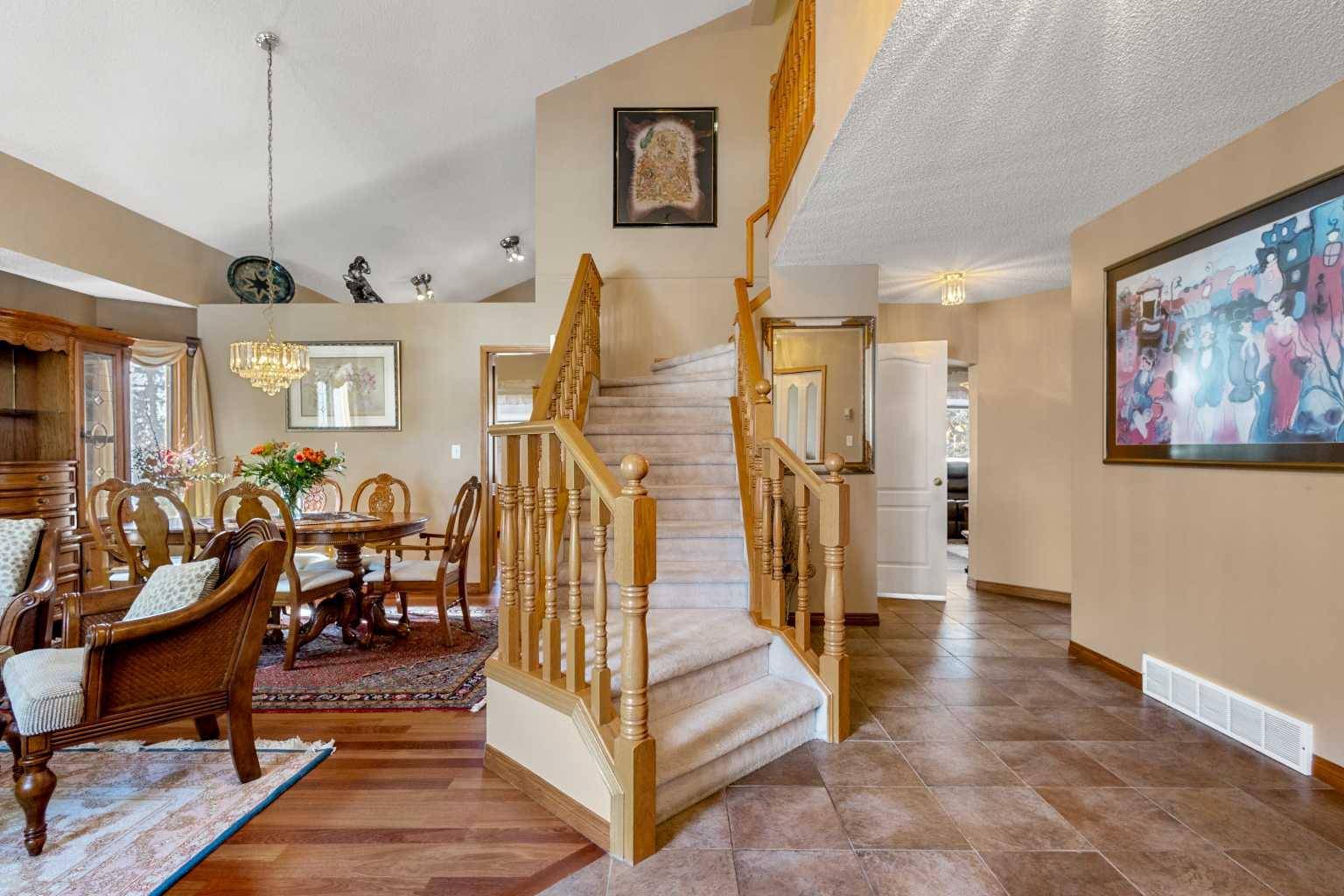 Calgary, AB T3A 5J1,122 Hampstead Close Northwest