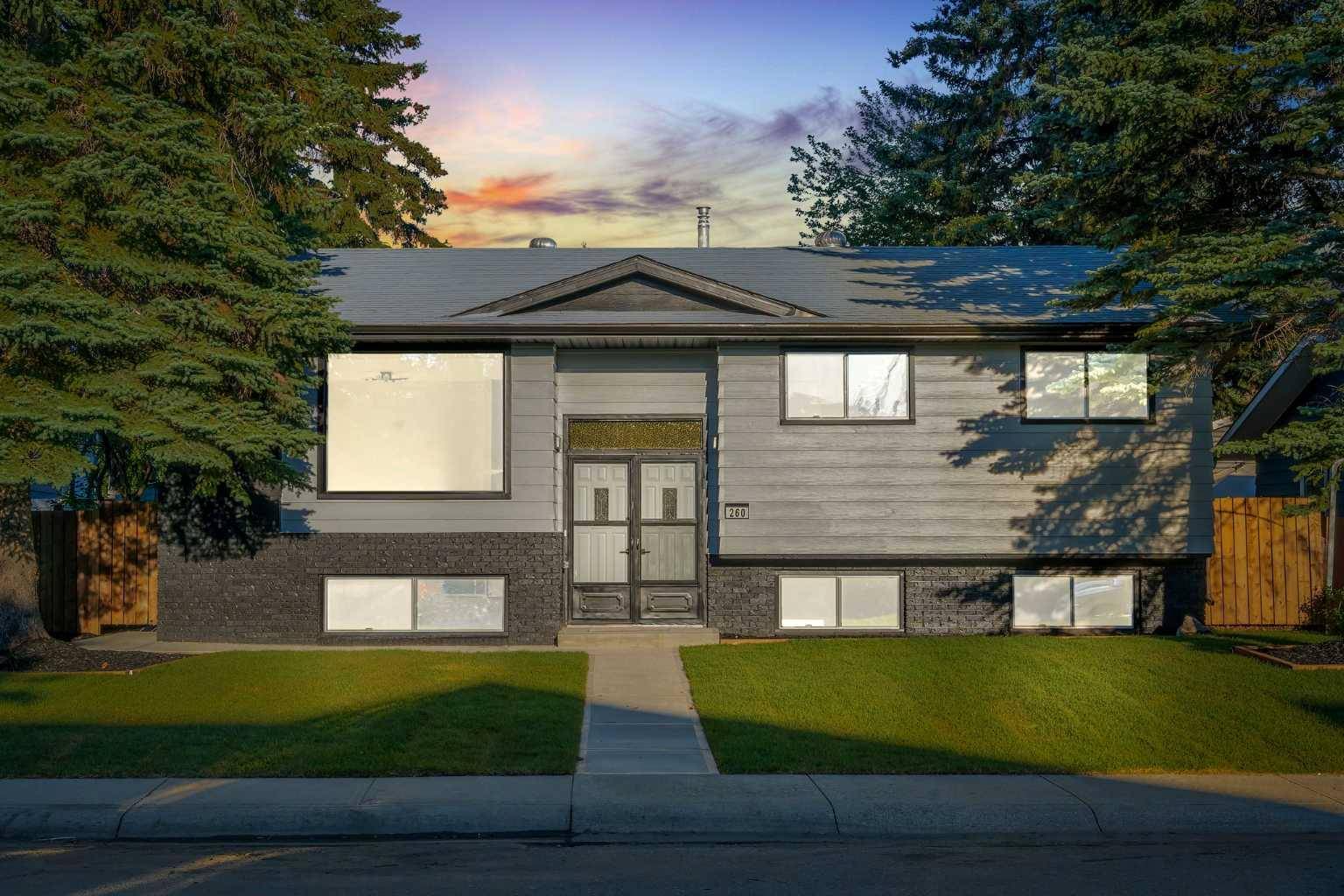 260 Queensland CIR SE, Calgary, AB T2J 4E5