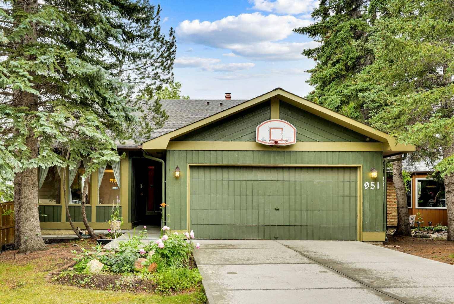 951 Ranch Estates PL NW, Calgary, AB T3G 1M5