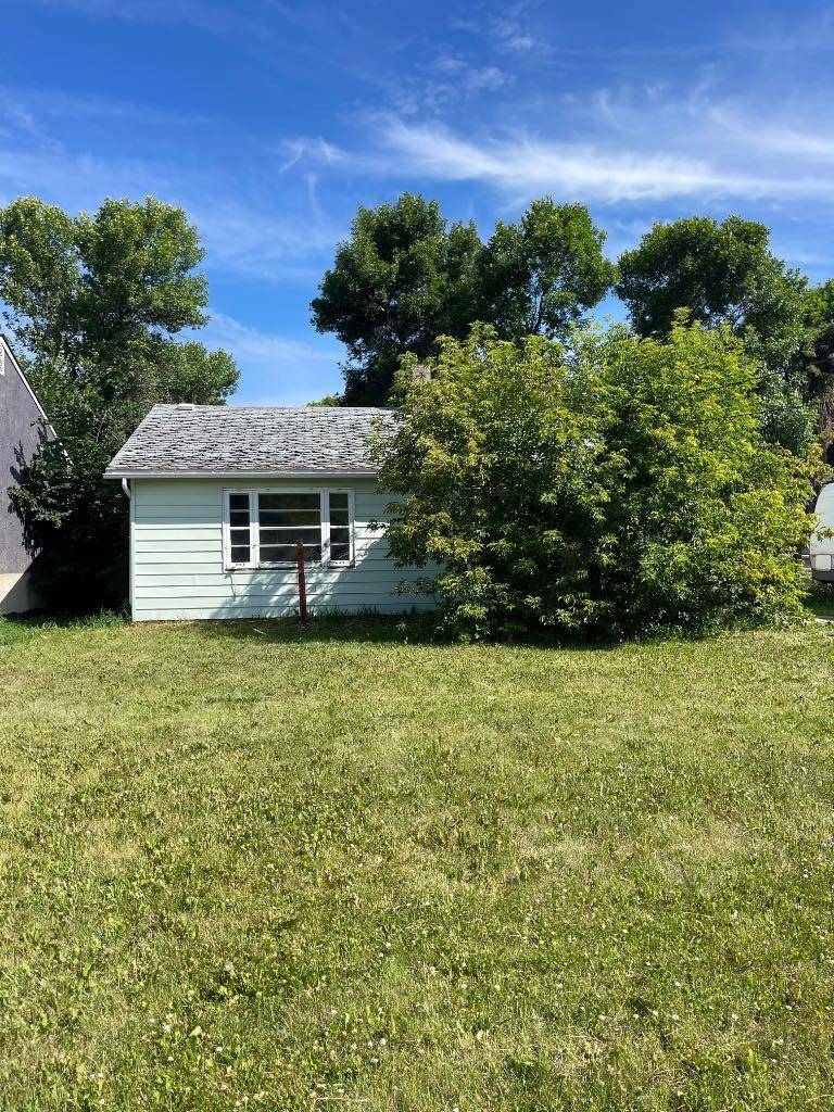 4829 56th Avenue, High Prairie, AB T0G 1E0