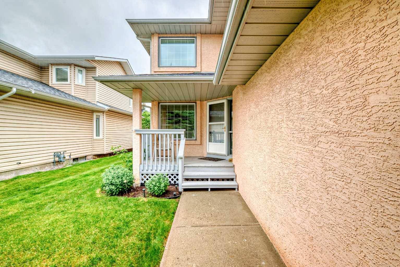 Calgary, AB T2X 3G2,22 Sunvista CRES Southeast