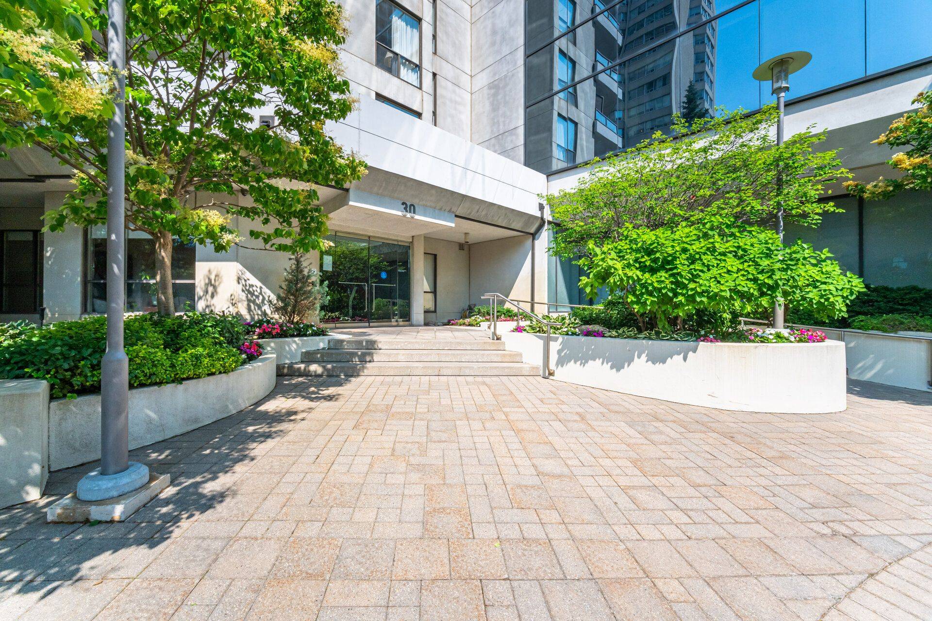 Toronto C10, ON M4S 3C2,30 Holly ST #206